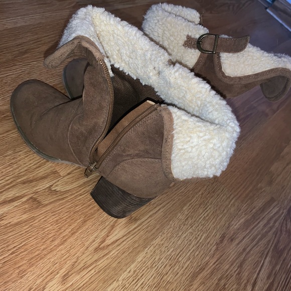 Forever 21 brown heel fur boots - Picture 5 of 8